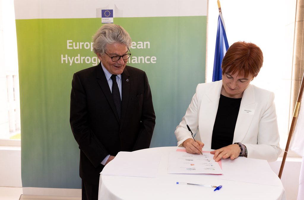 H2B2 signs as the only national technology company the Joint Declaration of the European Commission to multiply by 10 times its electrolyzer capacity by 2025 in the framework of REPowerEU.