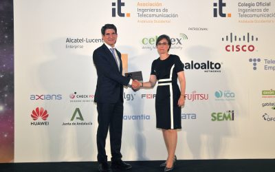 Javier Brey, CTO of H2B2, awarded for his professional career dedicated to hydrogen.